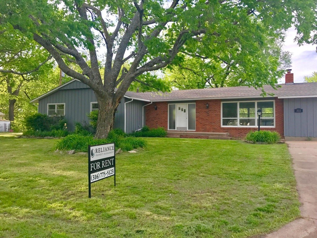 Primary Photo - 222 E Pine St