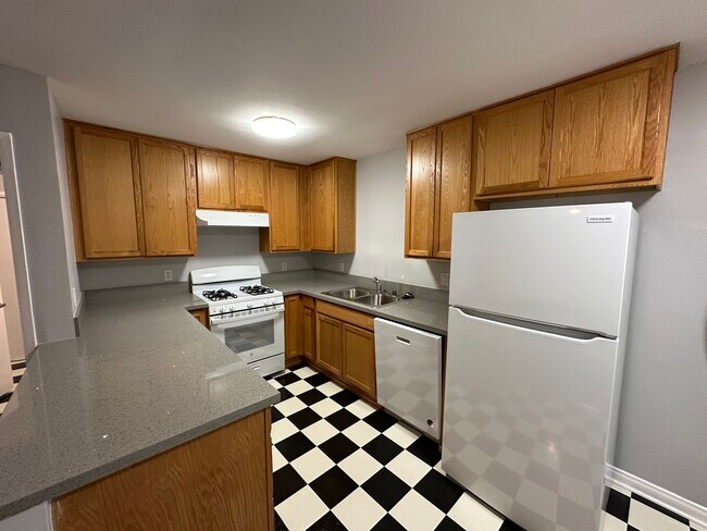 Muchos contadores - 7100 W 85th St
