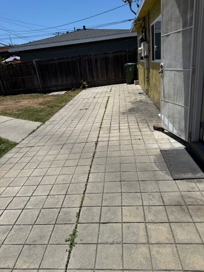 Building Photo - LAWNDALE 3 BDRM DUPLEX FOR LEASE