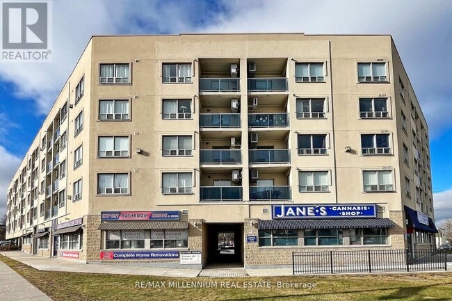 Building Photo - 160 Wellington St E