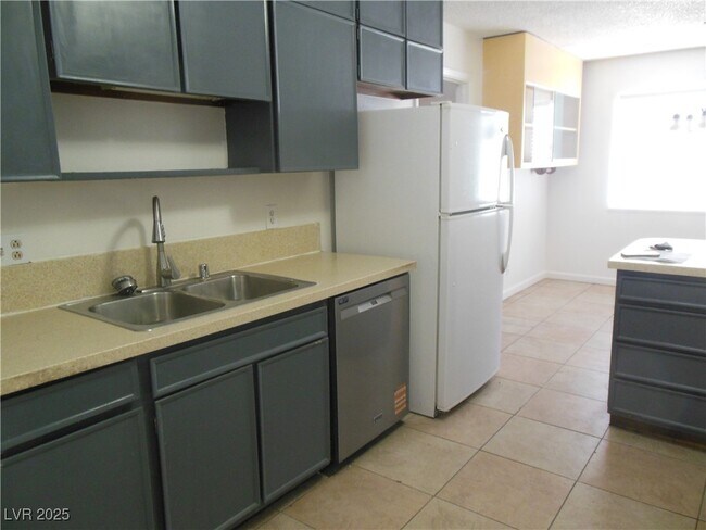 Foto del edificio - 6337 Elton Ave