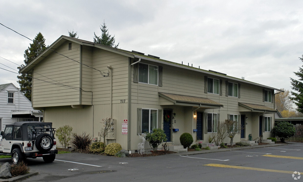 Building Photo - 717-725 2nd Ave NE