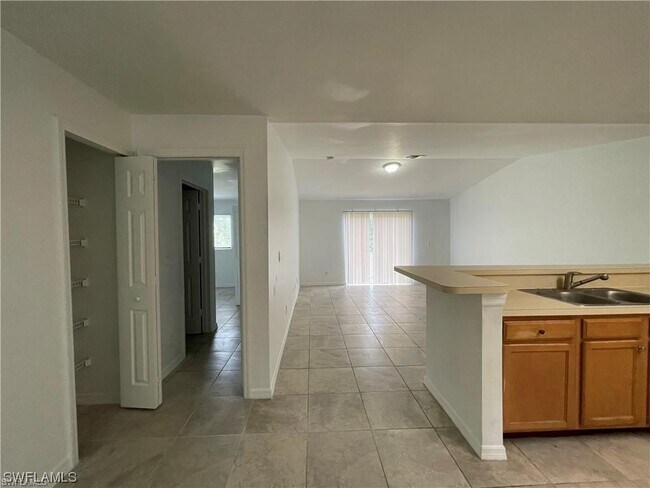 Building Photo - 4610 Golfview Blvd