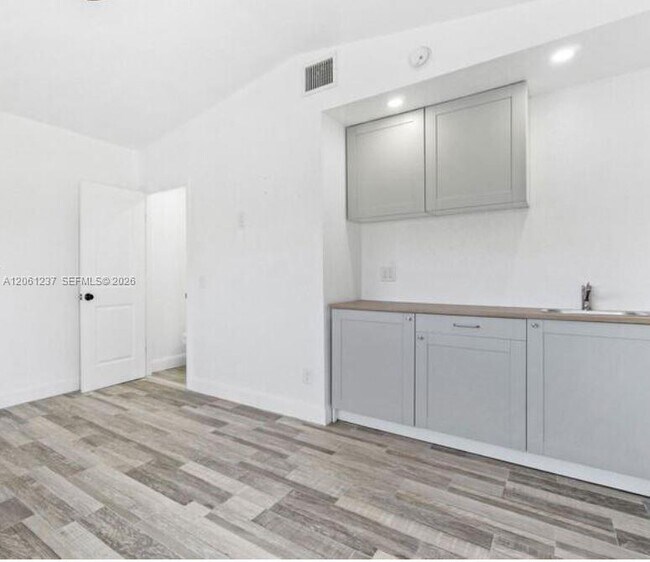 Foto del edificio - 505 Malverne Rd
