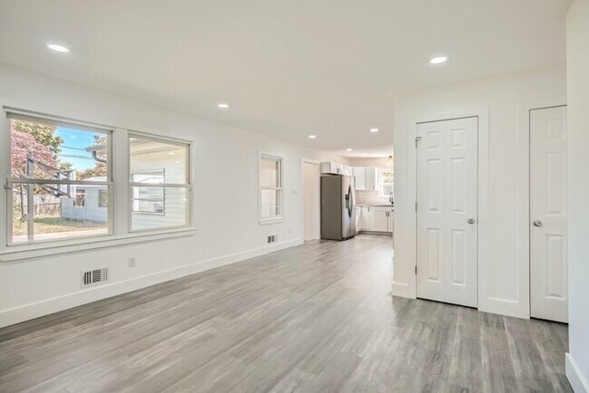 Building Photo - 4021 Sudbury Rd, Charlotte, NC, 28205