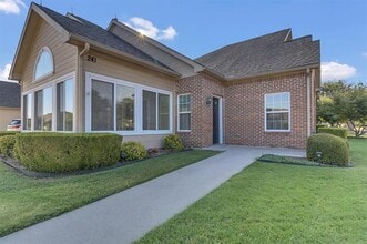 Building Photo - 2601 Marsh Ln