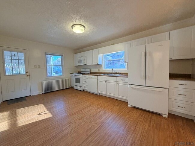 Foto del edificio - 454 Harshberger Rd