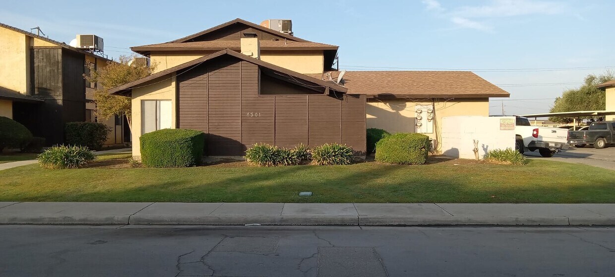 Primary Photo - 4301 Isla Verde St