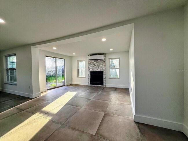 Building Photo - 3959 Coleridge Pl