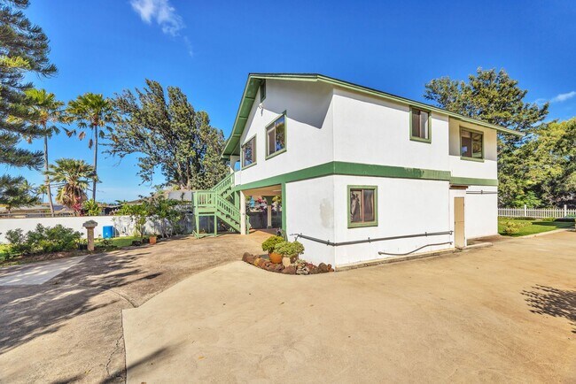 Building Photo - Charming 3BR Makawao Upstairs Home – Bright, Breezy & Move-In Ready
