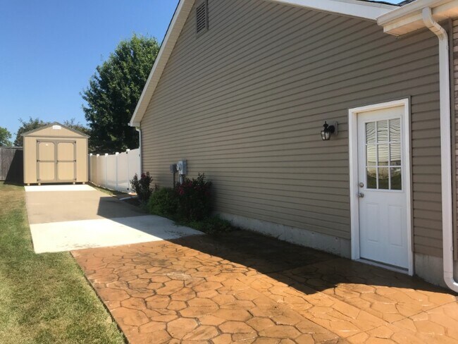 Building Photo - 141 Cuivre Ridge Dr