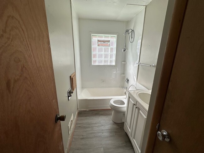 Foto del edificio - 4650 N 68th St