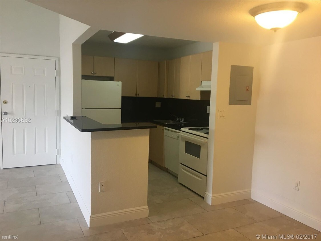 Foto principal - 7110 NW 179th St