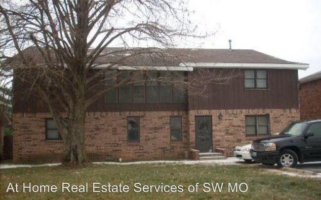Building Photo - 2049 S National Ave