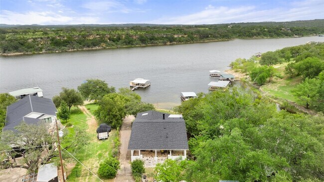 Foto del edificio - 1201 Lakeshore Dr