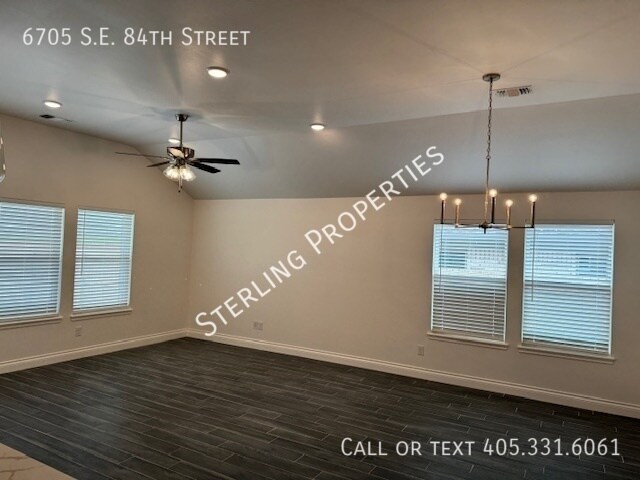 Building Photo - 6705 SE 84th St
