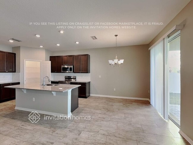 Foto del edificio - 11821 Cara Field Ave