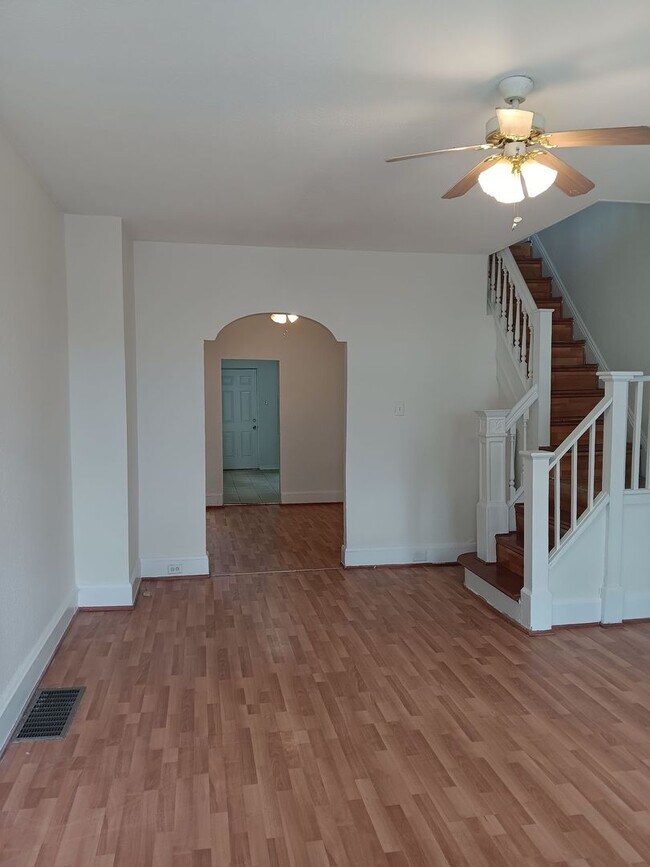 Foto del edificio - 1238 N Alden St