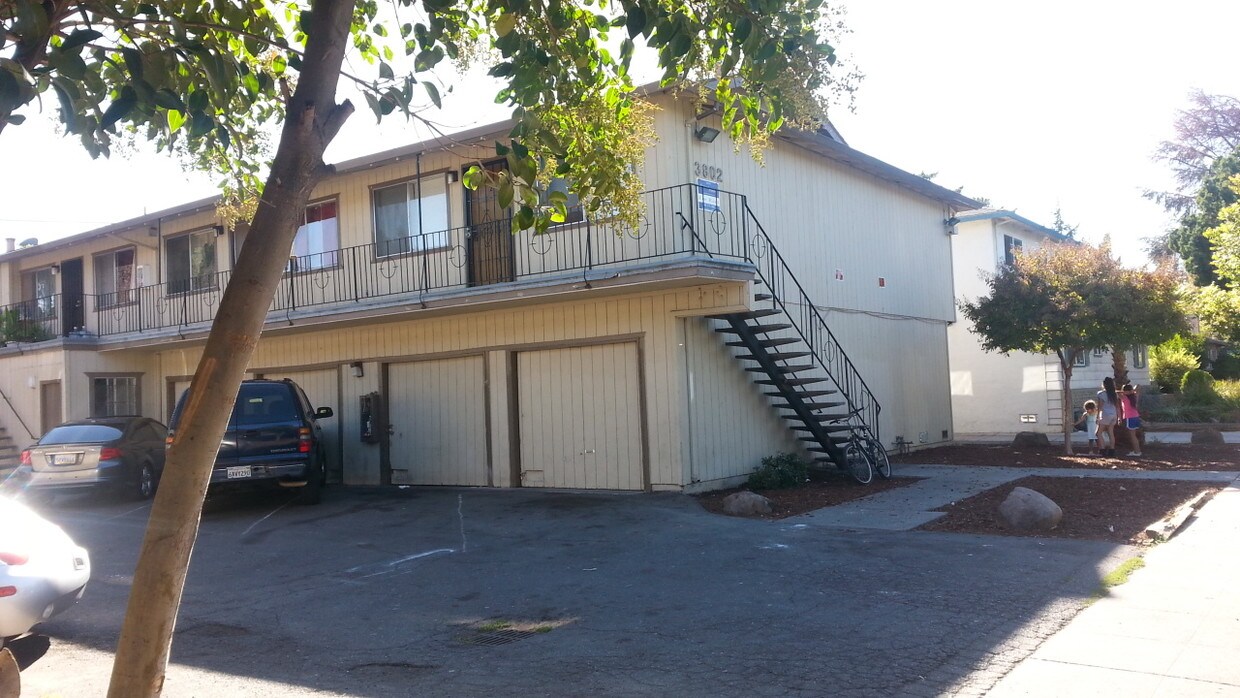 Primary Photo - 3802 Underwood Dr