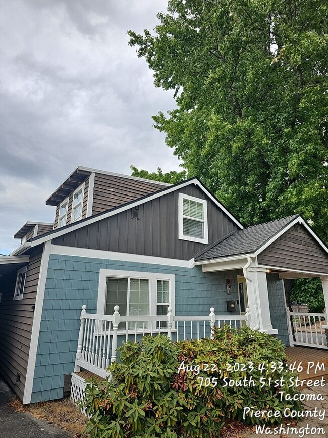 Building Photo - Heart of South Tacoma area - 3 bedroom 1.5...