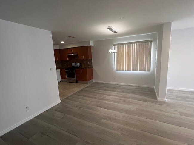 dining - 6452 Woodley Ave