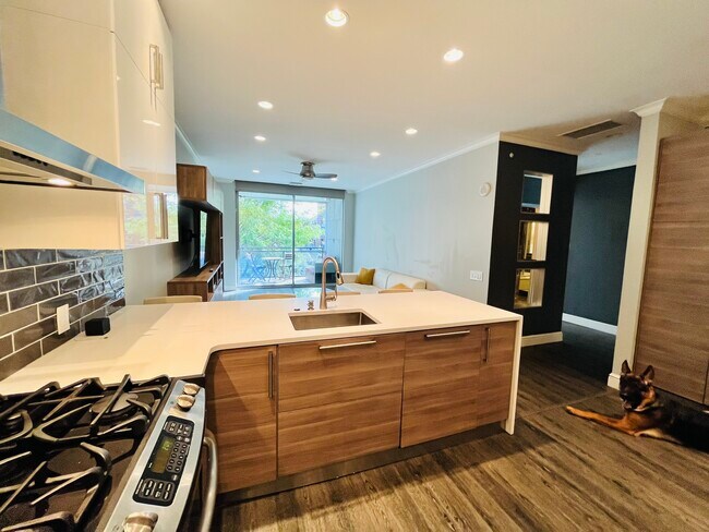 Building Photo - 33 N Water St