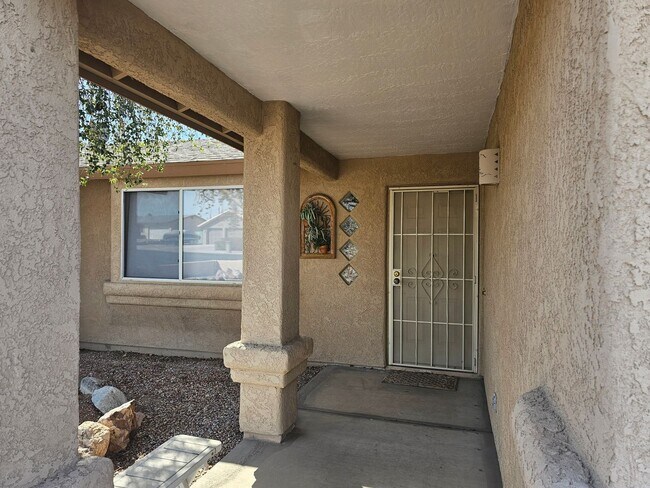 Building Photo - Furnished Full Solar Home LONG TERM OR SHORT TERM