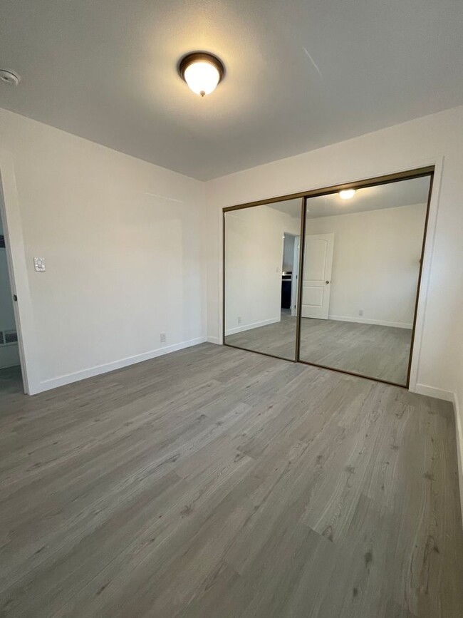 Foto del edificio - 5848 S Hoover St