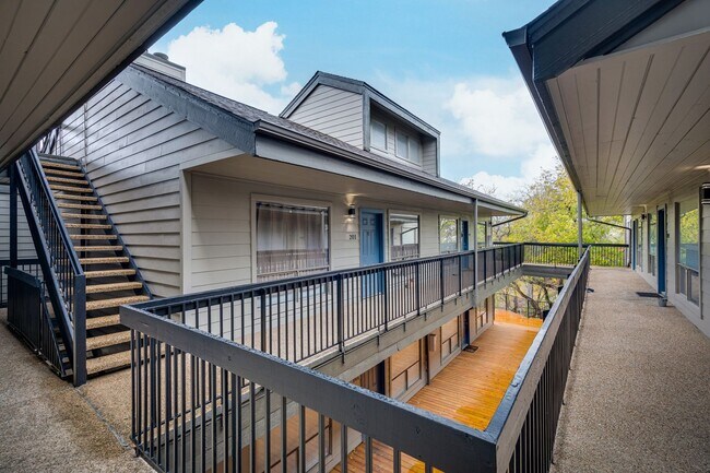 Building Photo - OVERLOOK WEST CAMPUS - LUXURIOUS - 1BD/1BA - RESERVED PARKING - W/D - WATER PAID