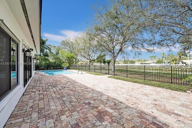 Building Photo - 9261 SW 85th St