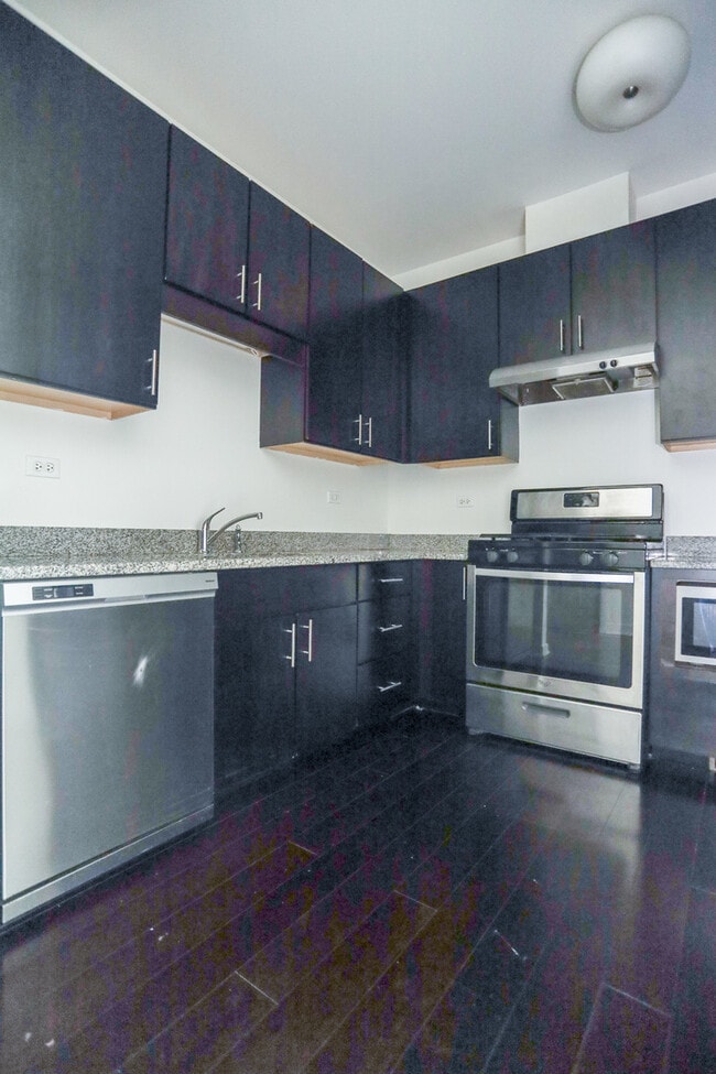 Building Photo - 6355 N Wayne Ave