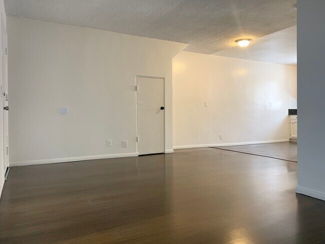 Building Photo - 6025 Ernest Ave
