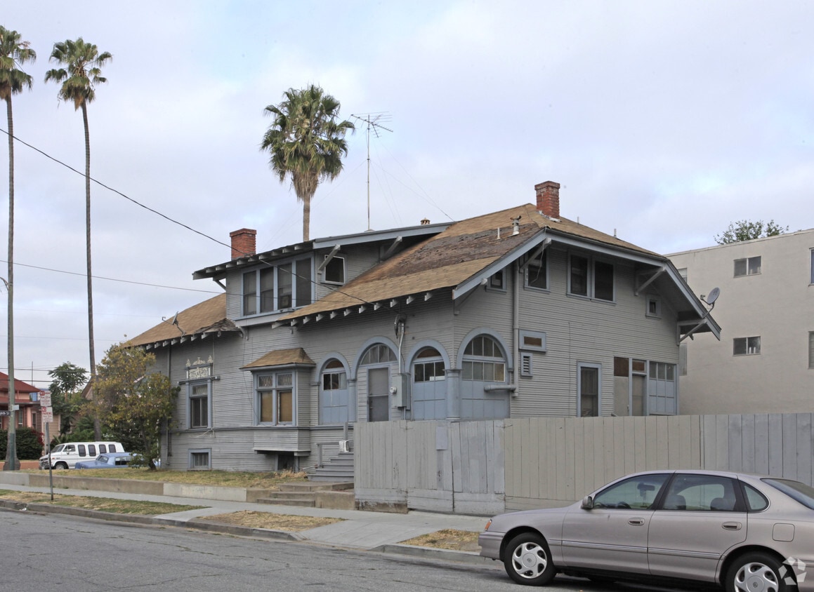 Building Photo - 698 S 8th St