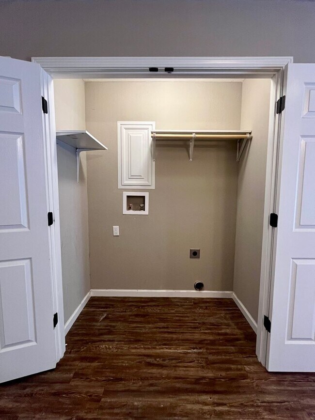 Foto del edificio - 403/405 E 6th Street