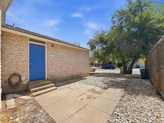 Building Photo - 1012 Fieldwood Dr