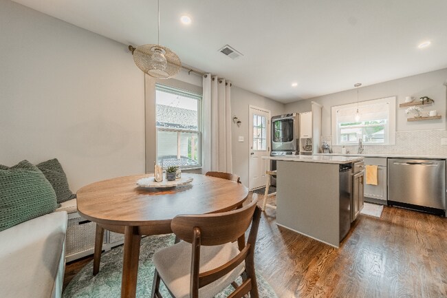 Foto del edificio - 1427 Thriftwood Dr