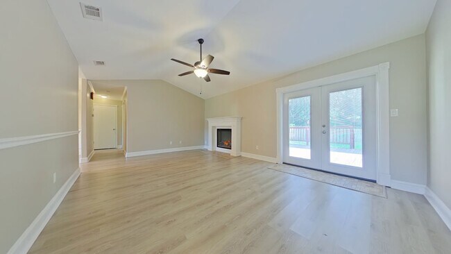 Foto del edificio - 317 Springwood Cir