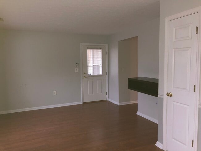 Building Photo - 818 Rubel Ave