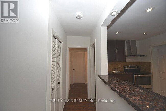 Building Photo - 87 Vauxhall Dr