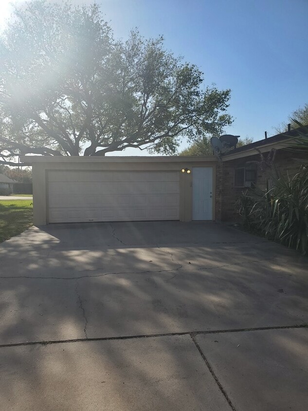 Primary Photo - 5618 Gary Player Cir
