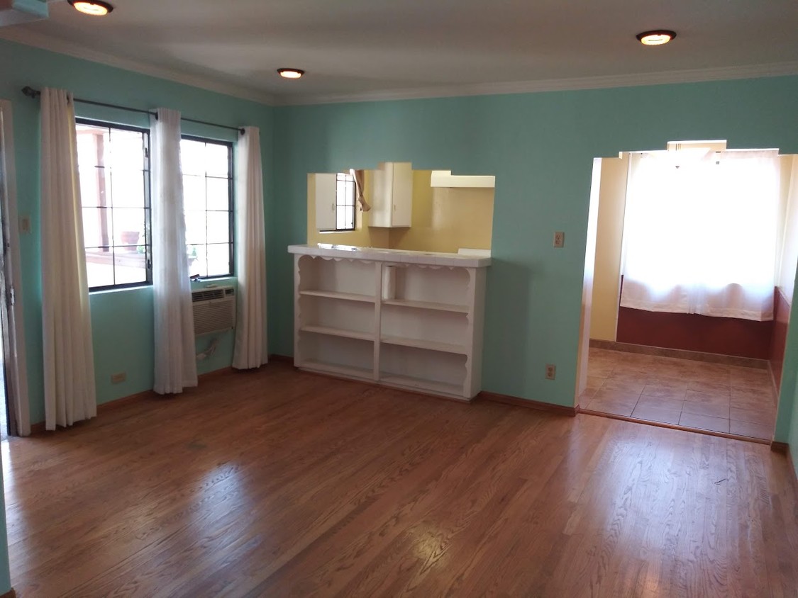 Entrance/Common area - 12749 Barbara Ann St