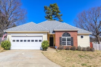 Building Photo - 425 Trestle Ln