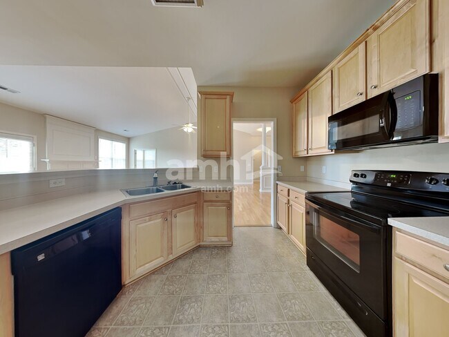 Foto del edificio - 331 Surrywood Dr