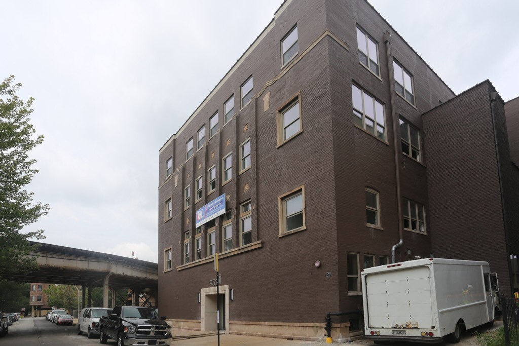 Foto principal - 932 W Dakin St