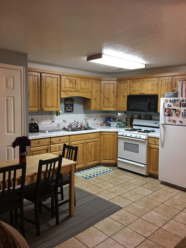 Building Photo - 150 N 400 W