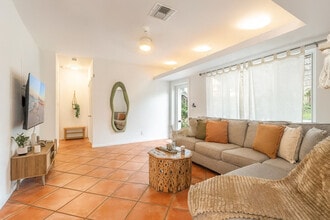 Building Photo - 1516 SW 8th Ave