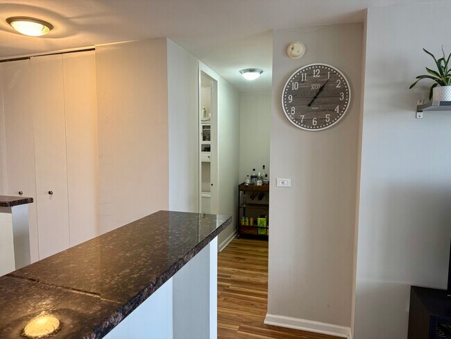 Foto del edificio - 655 W Irving Park Rd