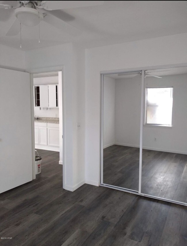 Foto del edificio - 901 Russ Lake Dr