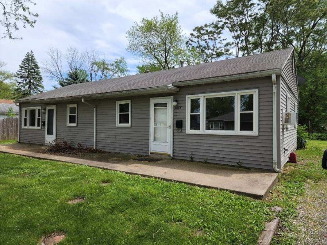 Primary Photo - 1088 Eastview Dr