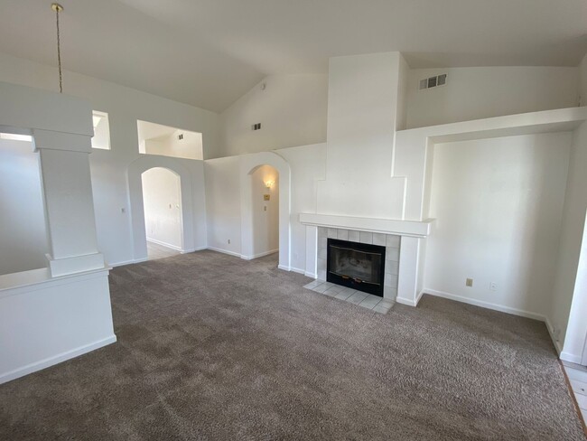 Foto del edificio - 3 Bed, 2 Bath Home in Elk Grove